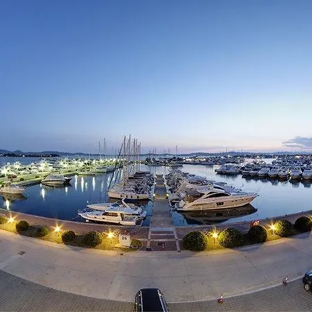 A&t アパート Sukošan